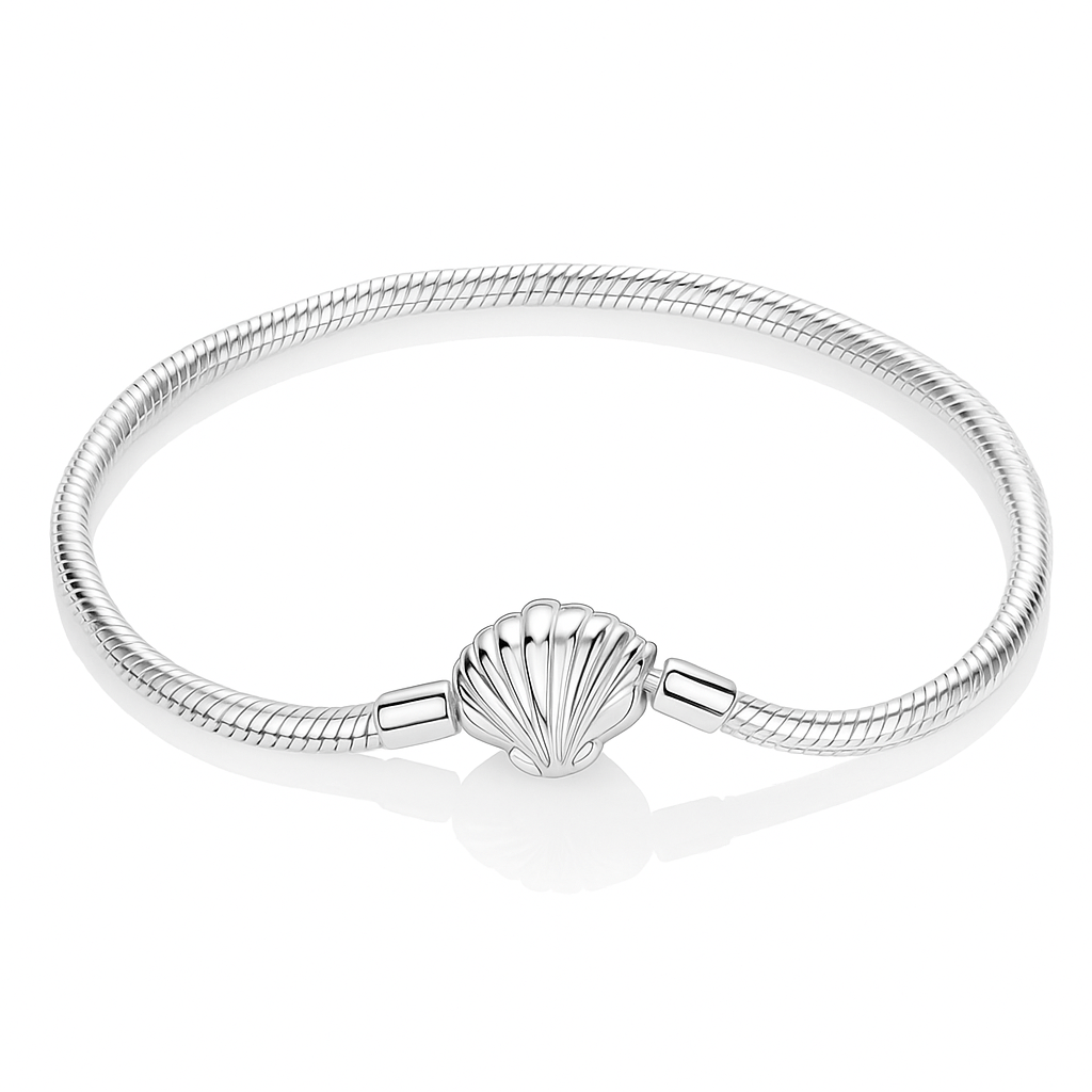 Pulseira Concha Charmz em Prata 925 – joia delicada inspirada no mar, perfeita para combinar com berloques Charmz e eternizar momentos de verão.