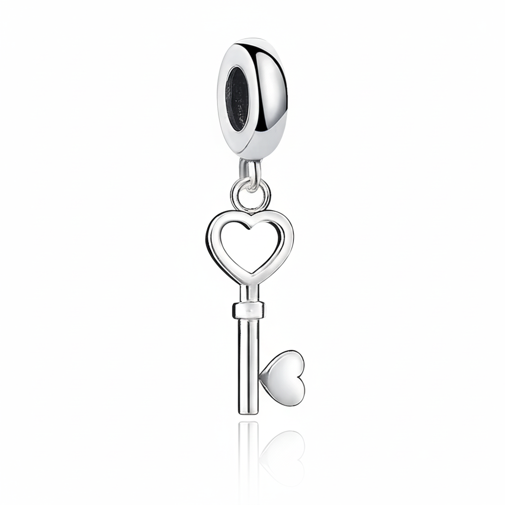 Berloque Chave do Amor Charmz em Prata 925 – símbolo de amor eterno e conexão verdadeira.