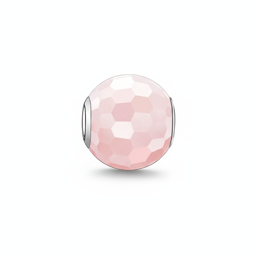 Berloque Quartzo Rosa em Prata 925, joia delicada que simboliza amor, equilíbrio e boas energias.