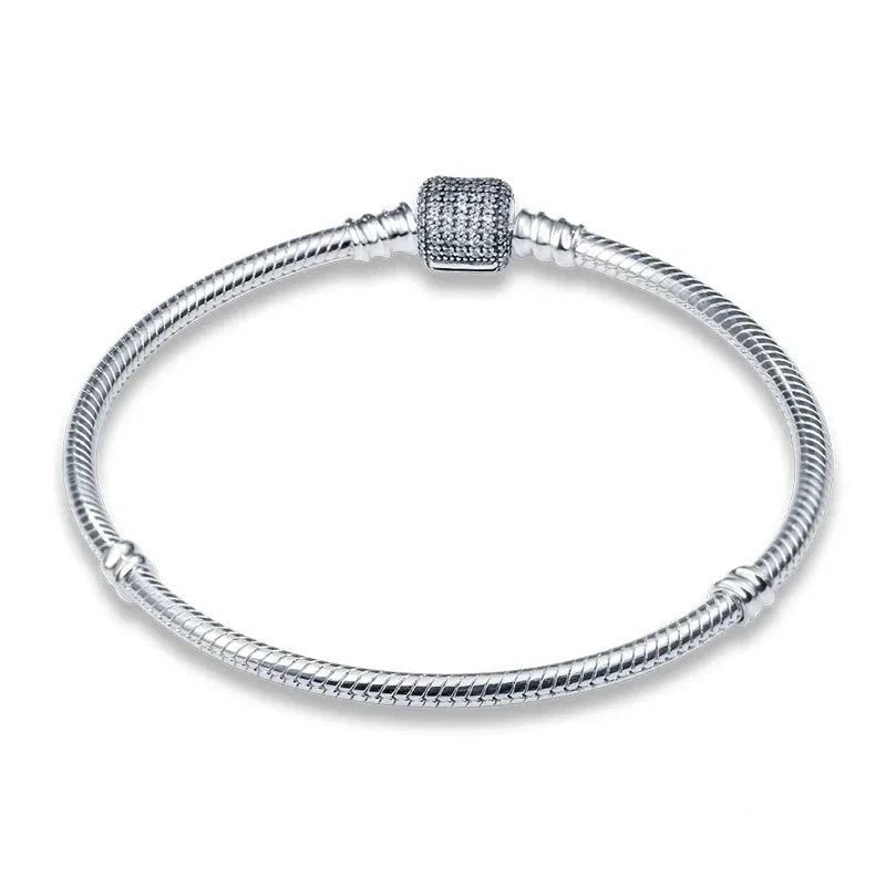 Pulseira Brilhabella Charmz em Prata 925 – joia elegante e brilhante, perfeita para combinar com berloques Charmz.