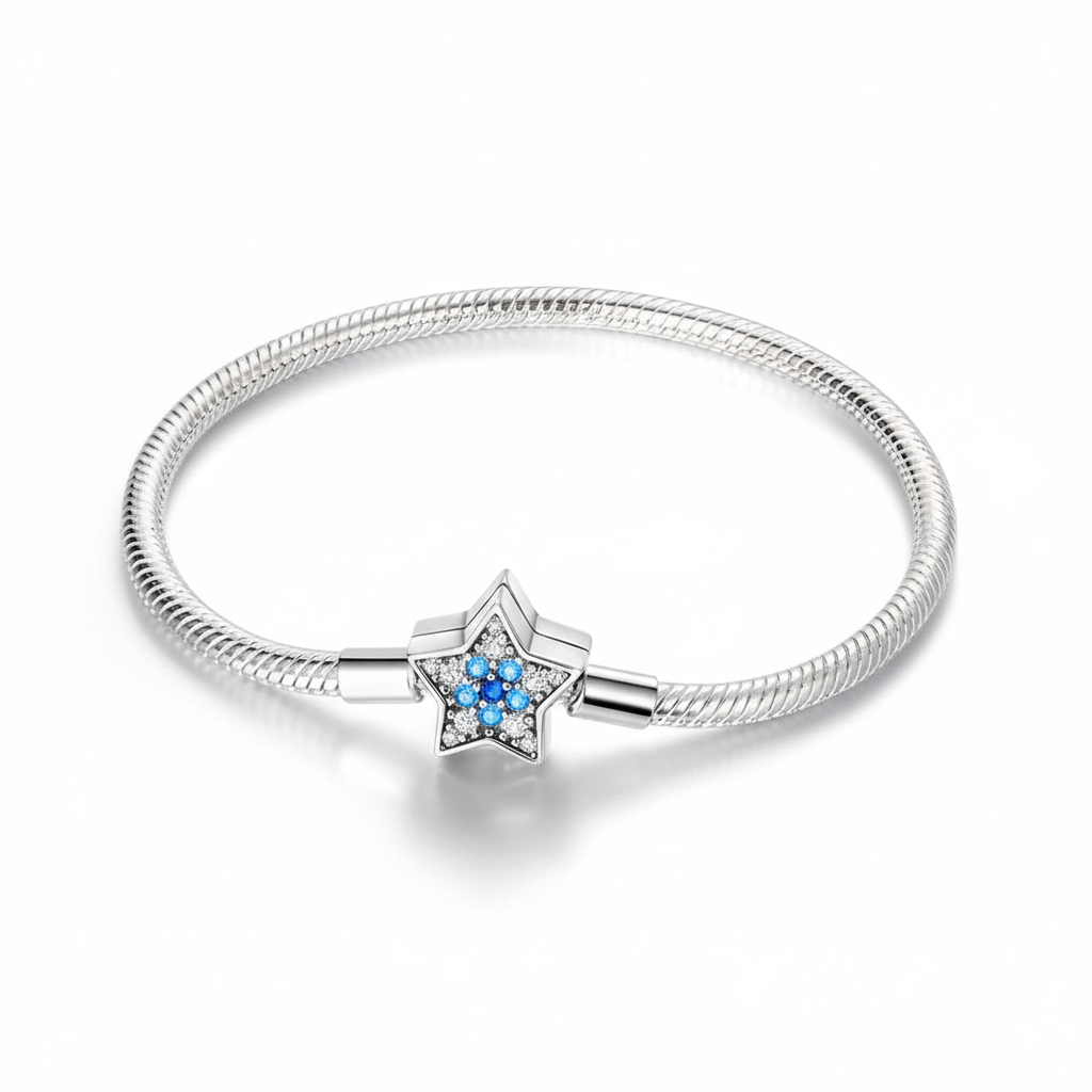 Pulseira Estrela Cravejada em Prata 925, com delicado pingente de estrela cravejada com zircônias brilhantes, simbolizando luz e proteção.