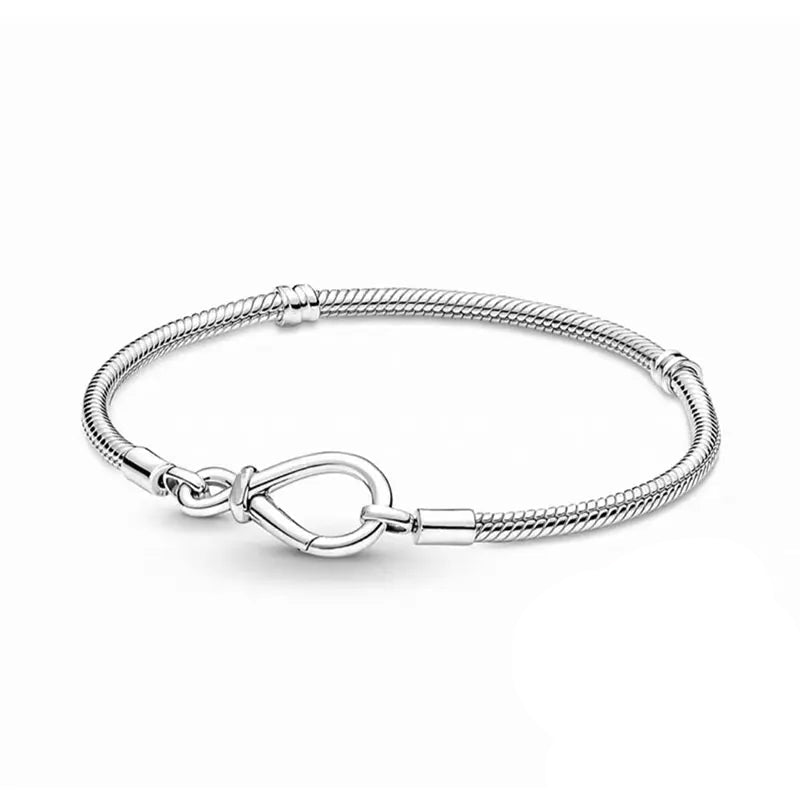 Pulseira Infinito Charmz em Prata 925 – joia elegante que simboliza amor eterno e conexões infinitas.