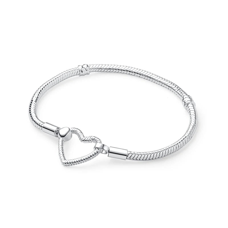 Pulseira Loves Charmz em Prata 925 – joia delicada que simboliza amor e conexão.