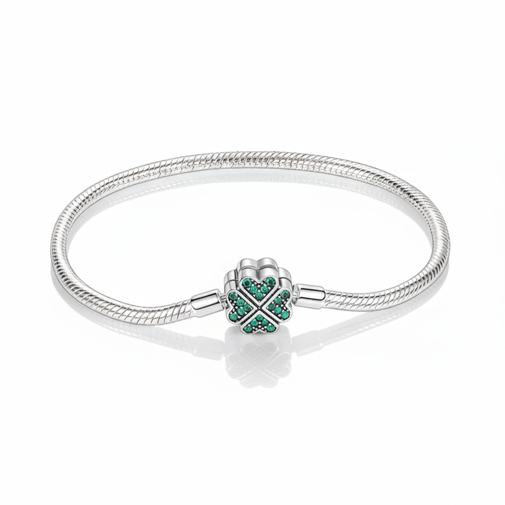 Pulseira Trevo da Sorte em Prata 925 com pingente de trevo de quatro folhas, simbolizando sorte, prosperidade e boas energias.